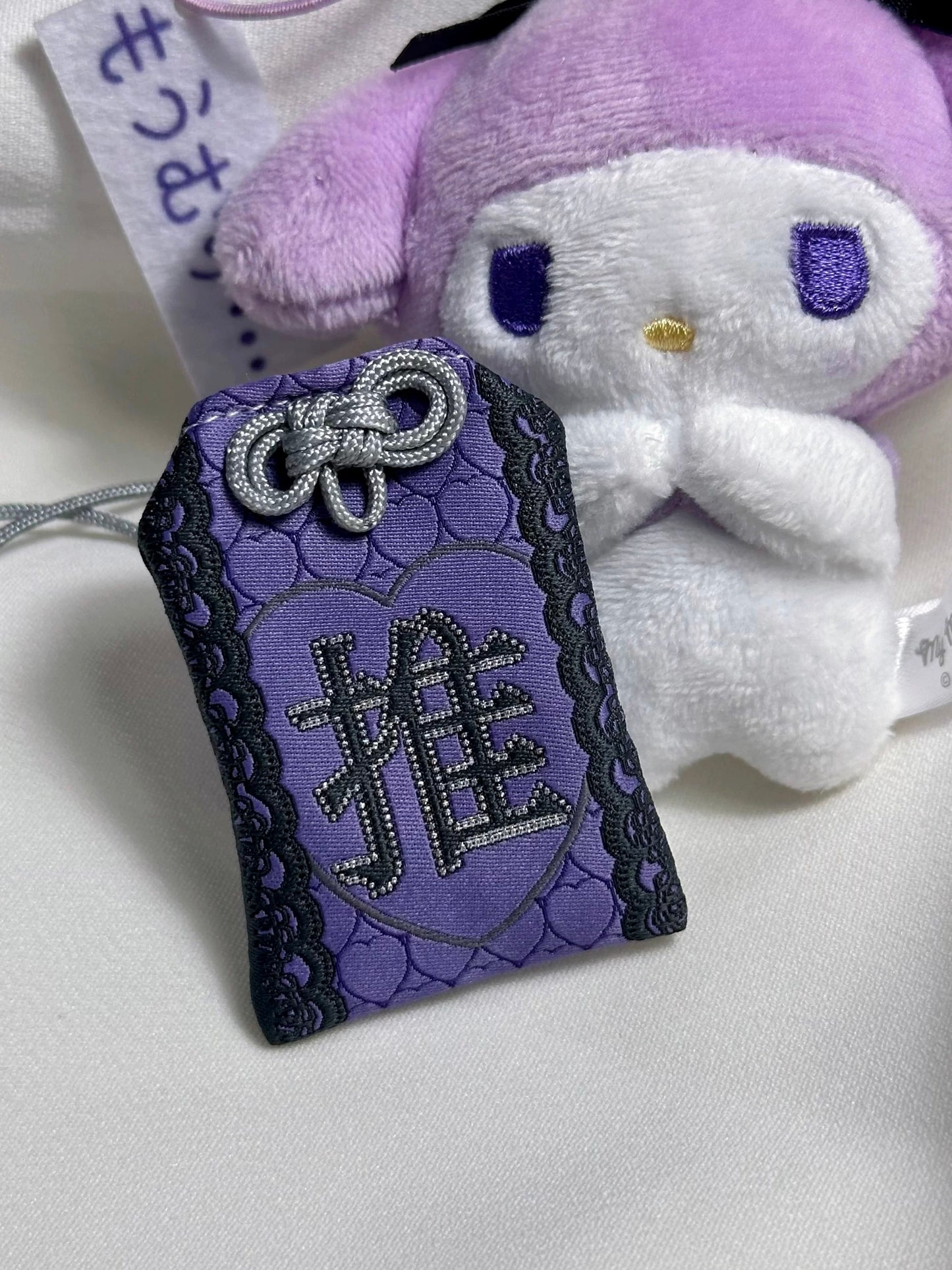 Oshi Support Amulet