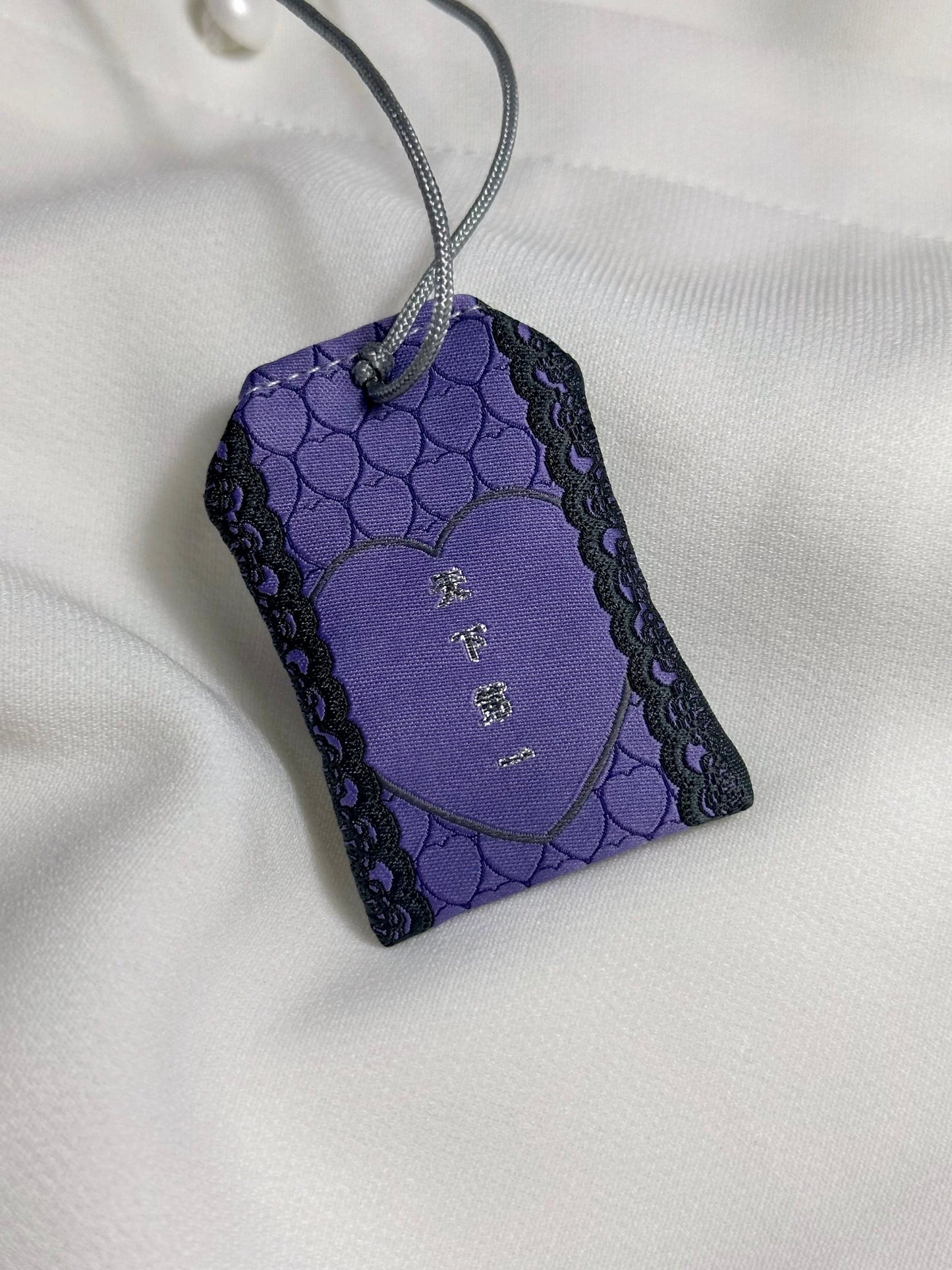Oshi Support Amulet