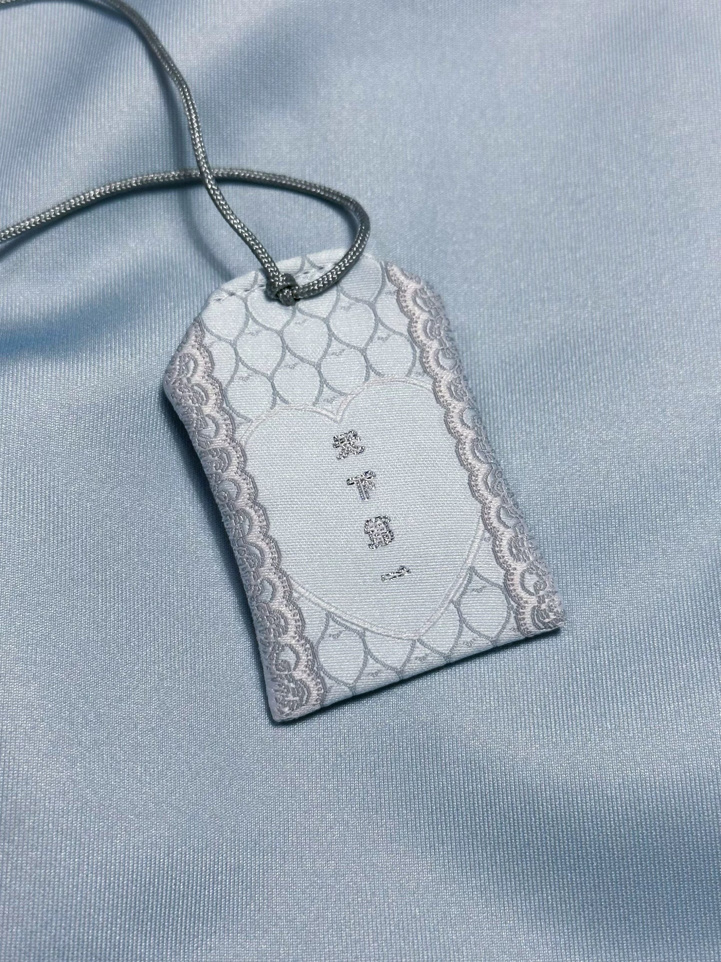 Oshi Support Amulet