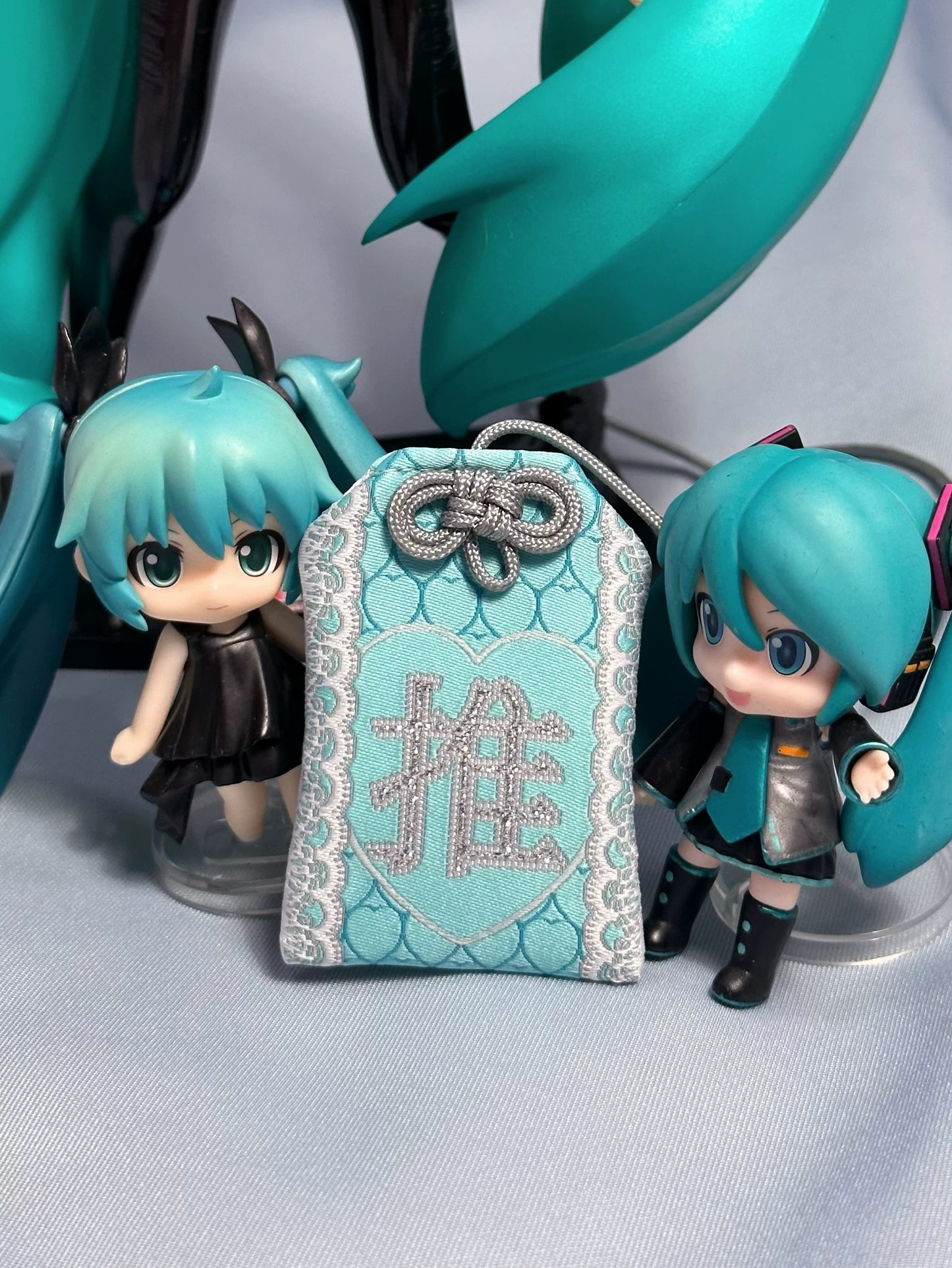 Oshi Support Amulet