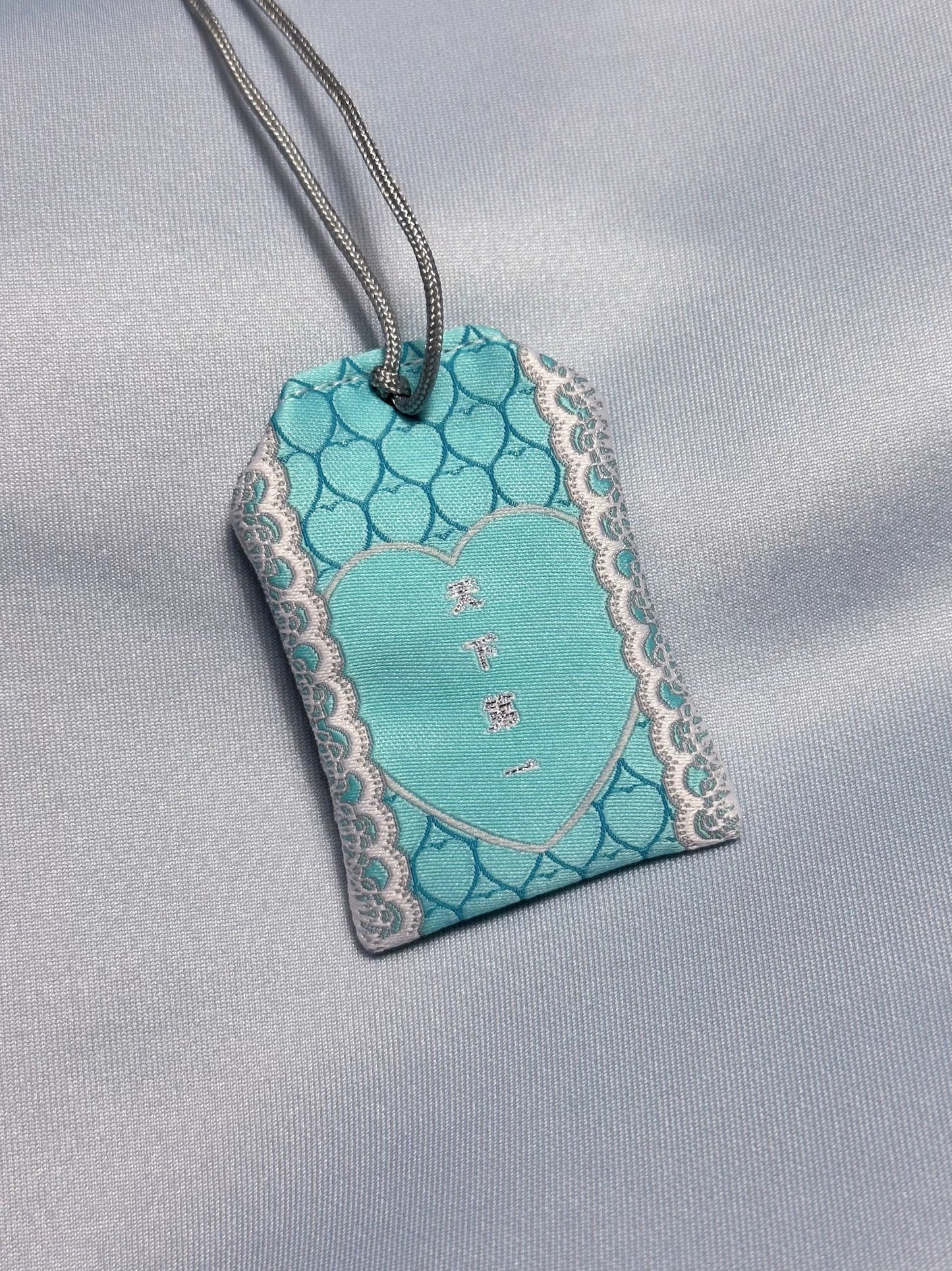 Oshi Support Amulet