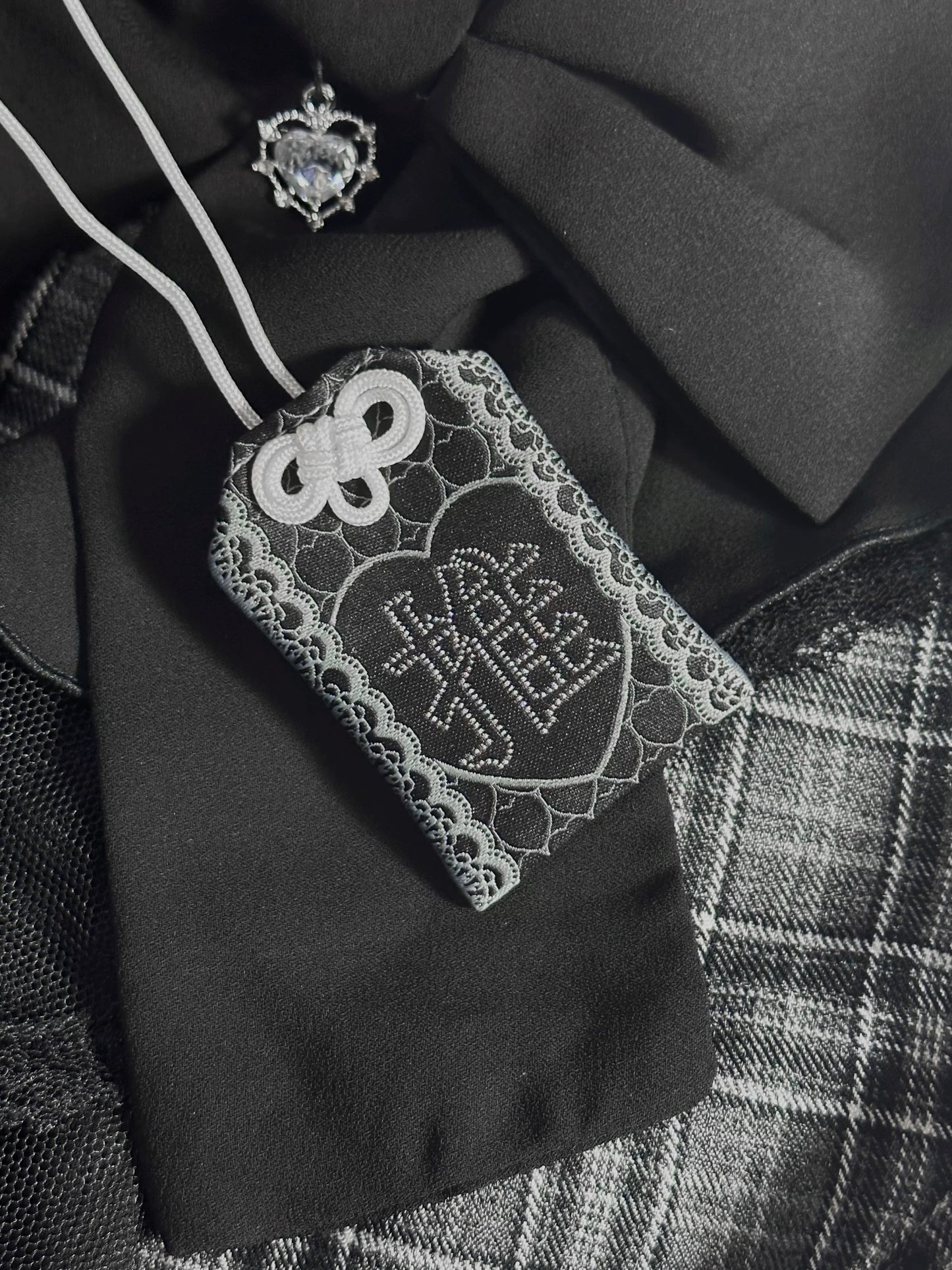 Oshi Support Amulet