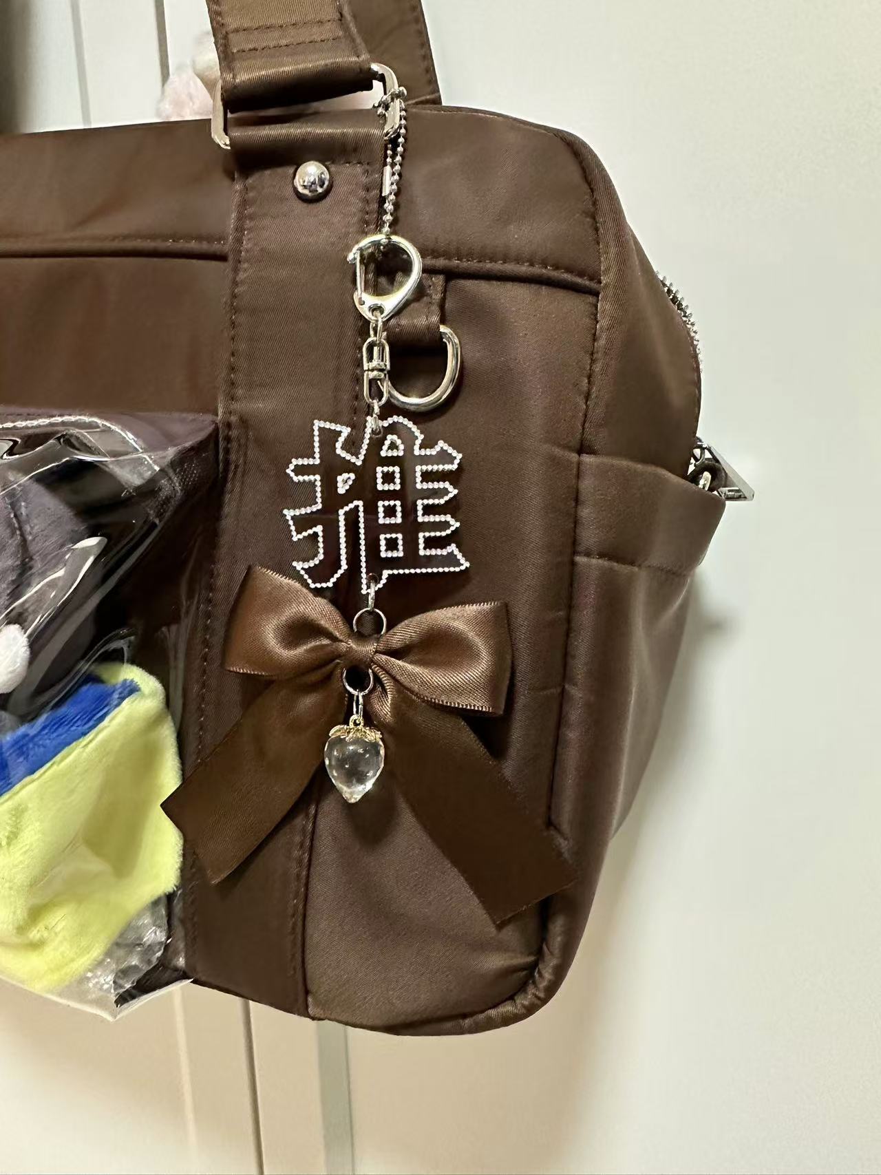 推しストロベリーボウペンダント
