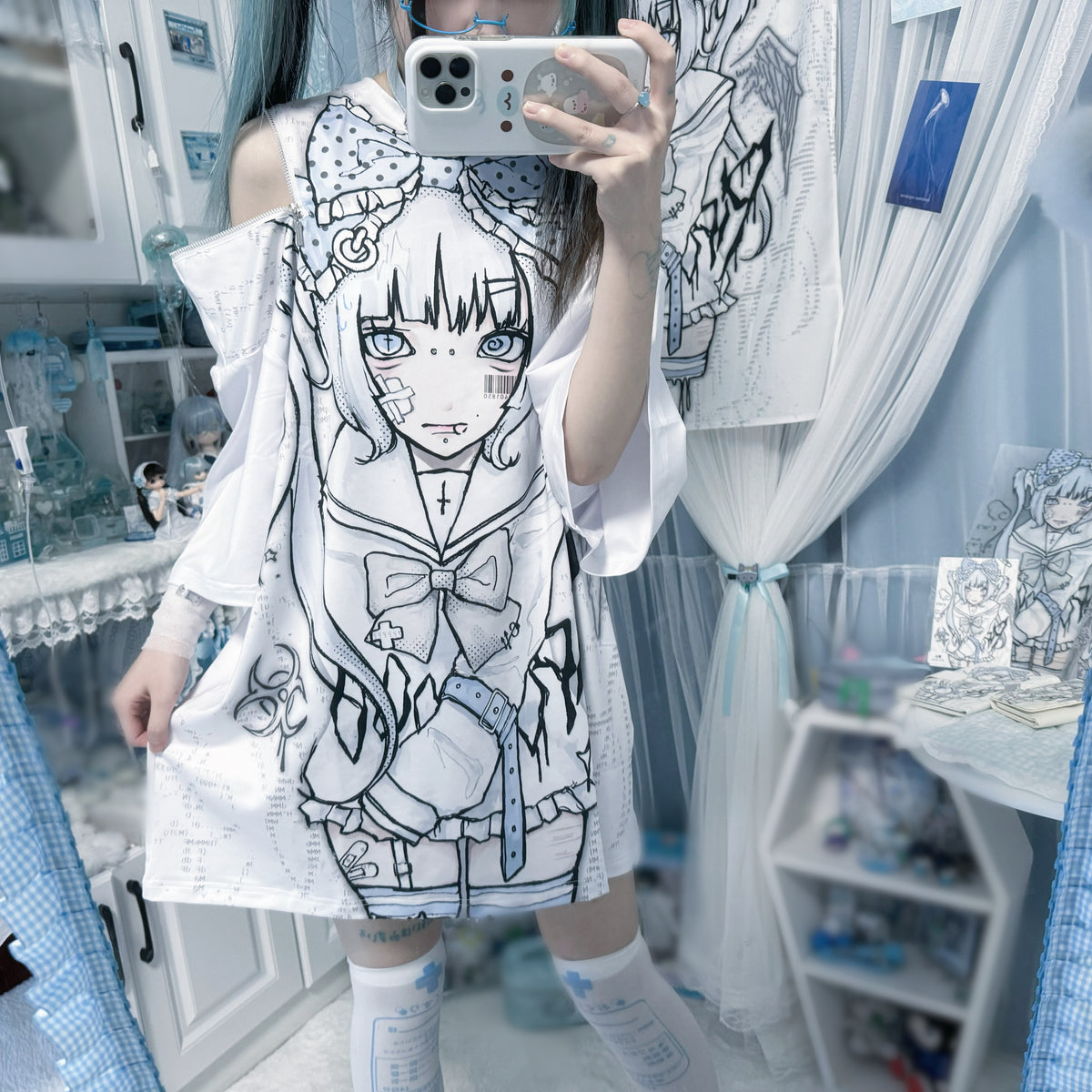 Teraji angel zipper t-shirt worn by model - ita room
